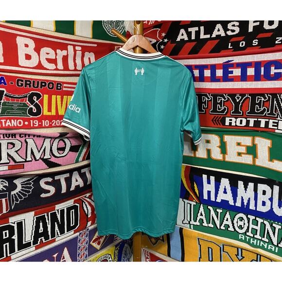 Liverpool | Men’s Large Away “Green” Jersey - Picture 7 of 7